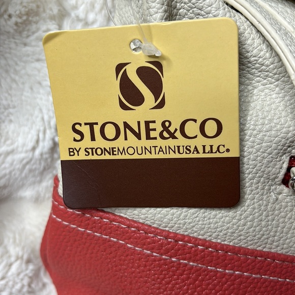 Stone & Co. two-toned crossbody. Double zipper top closure. Adjustable strap - Picture 5 of 15